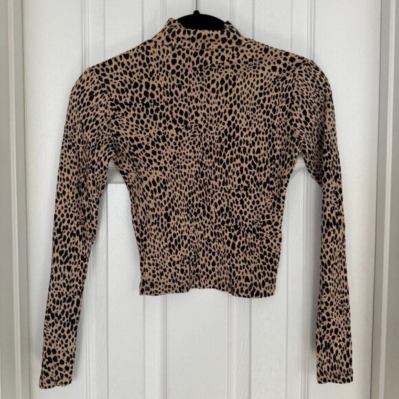 NWOT, Brandy Melville Cheetah / Leopard Print Turtleneck Long Sleeve Top, OSFA - Picture 3 of 8